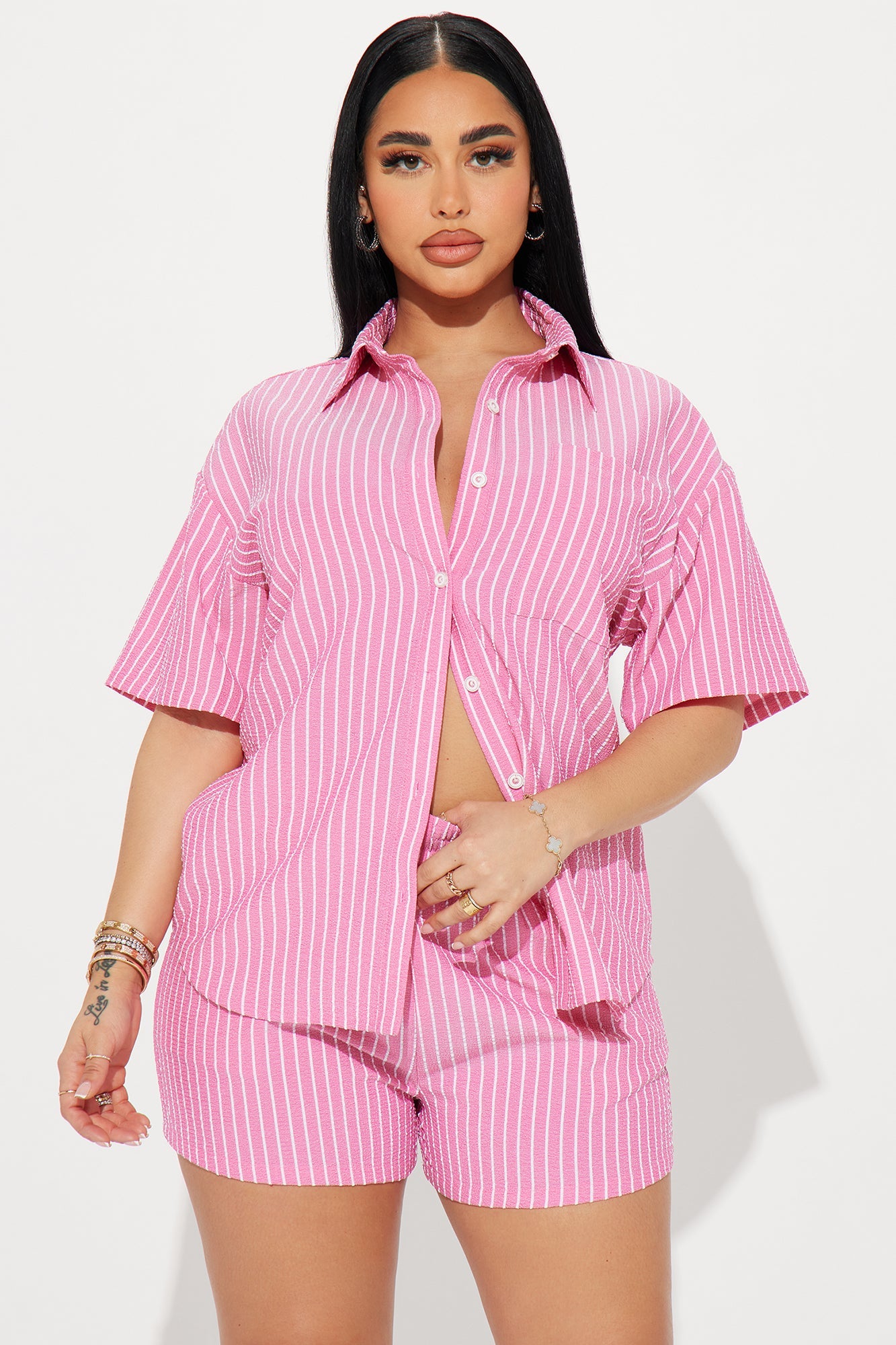 https://cdn.shopify.com/s/files/1/0293/9277/files/02-28-24_S1_27_ST1873_Pink_KT_SS_10-46-51_28525_PXF_75725a5b-e6f8-4b1f-ab66-a31a22f31d0a.jpg?v=1739566789