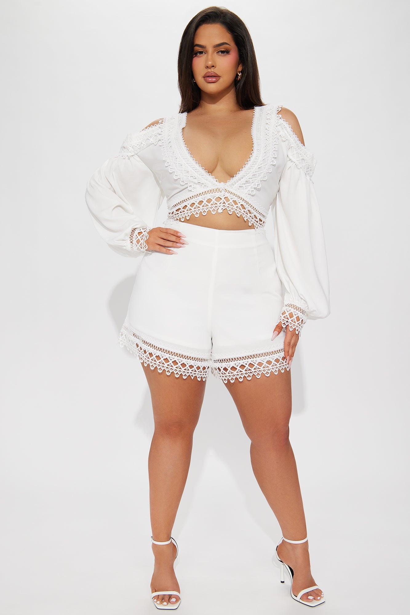 https://cdn.shopify.com/s/files/1/0293/9277/files/05-02-24_S7_41_S0533_OffWhite_CZ_DO_14-35-12_PLUS_85118_PXF.jpg?v=1715206156