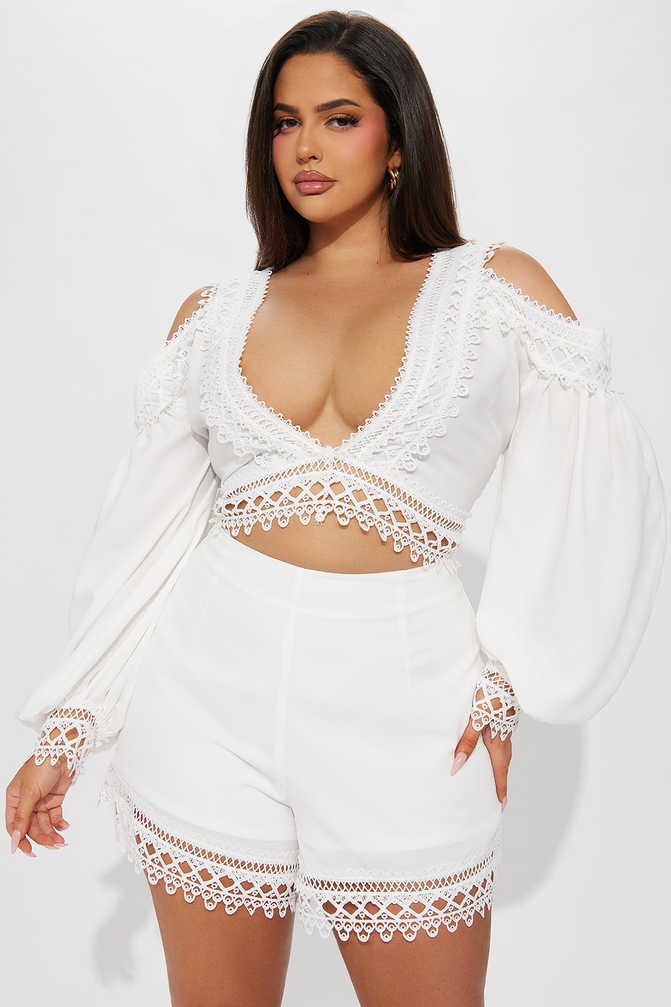 https://cdn.shopify.com/s/files/1/0293/9277/files/05-02-24_S7_41_S0533_OffWhite_CZ_DO_14-35-20_PLUS_85122_PXF.jpg?v=1715207604