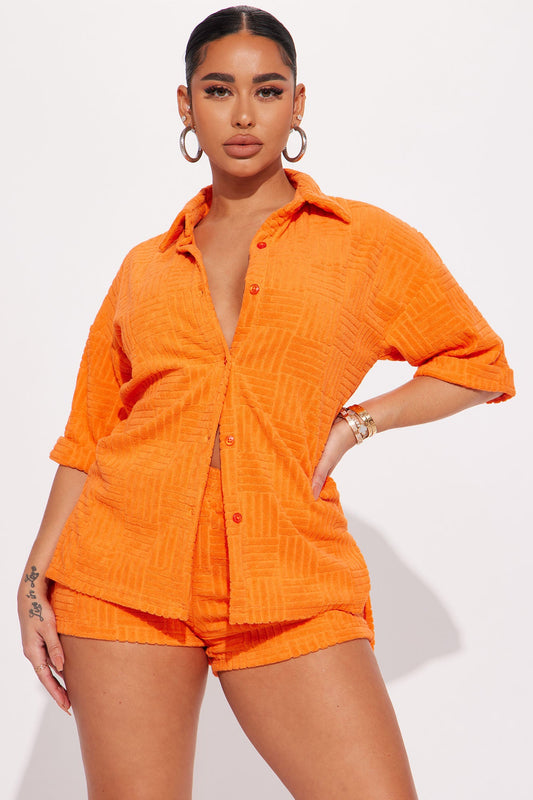 https://cdn.shopify.com/s/files/1/0293/9277/products/02-06-23Studio5_AC_RD_14-12-48_61_MS22103101_Orange_1426_EH.jpg?v=1709142473