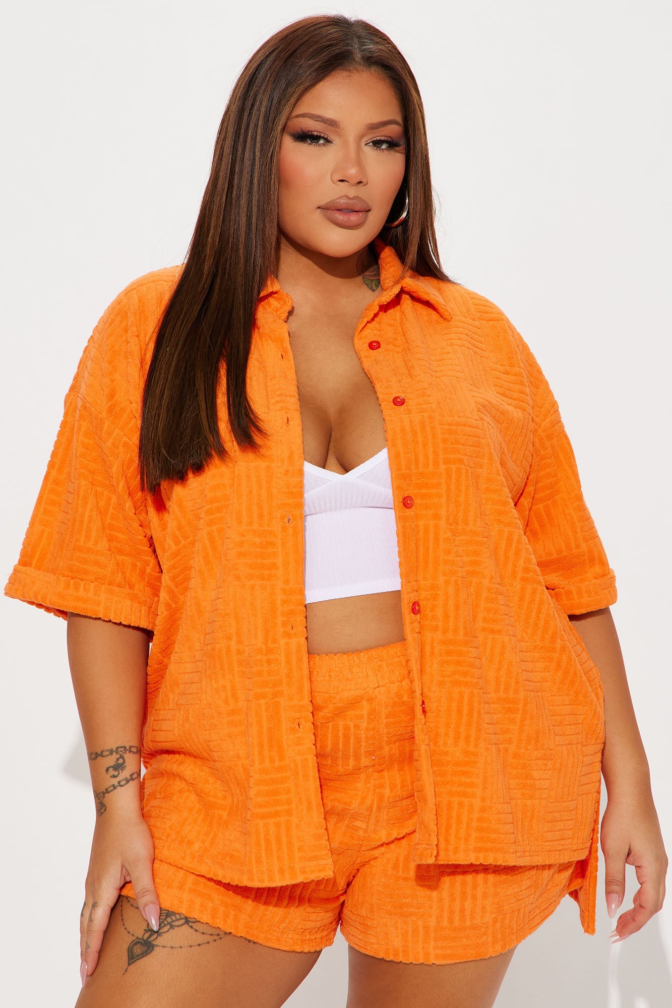 https://cdn.shopify.com/s/files/1/0293/9277/products/02-07-23Studio7_KS_CG_11-17-18_27_MS22103101_Orange_6421_PLUS_JB.jpg?v=1676315117
