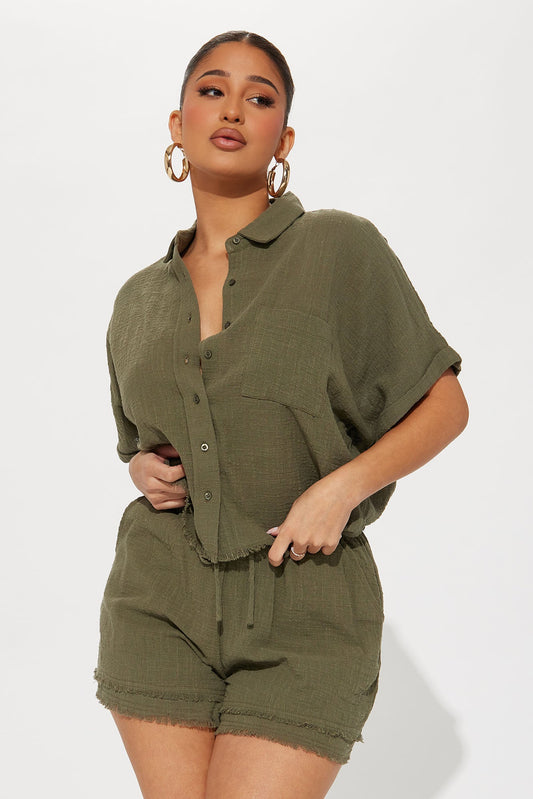 https://cdn.shopify.com/s/files/1/0293/9277/products/02-17-23Studio8_TA_AC_09-16-09_50_HF23F551SET_Olive_12353_MP.jpg?v=1684964917