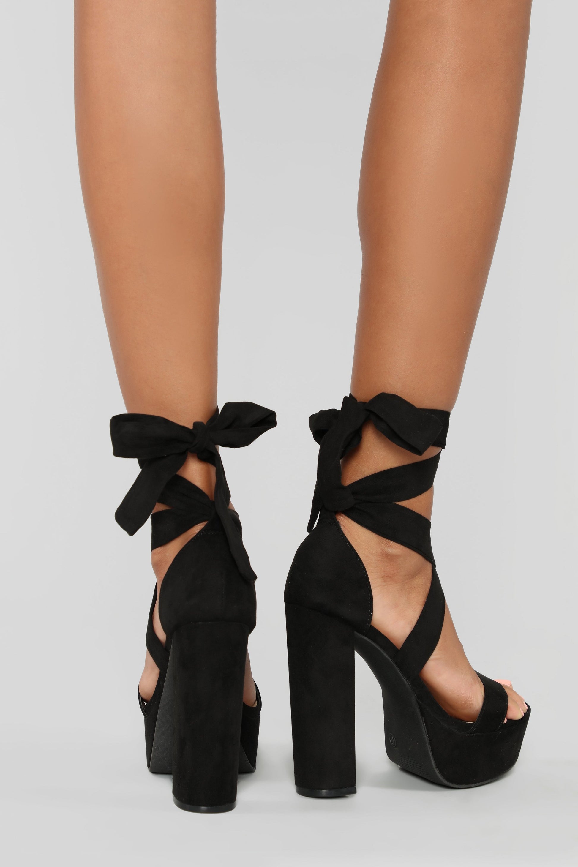 https://cdn.shopify.com/s/files/1/0293/9277/products/03-14-19_Studio_1_RM_16-52-21_FANNY32_Black_0270_WG_NT.jpg?v=1677732222